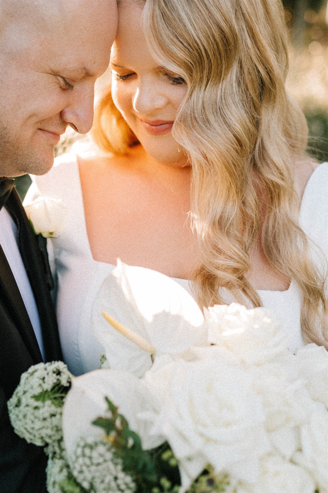 Gold Light Photography. Goldings Winery Wedding Mclaren Vale, styled by The Modern Approach. Flowers Stemhaus