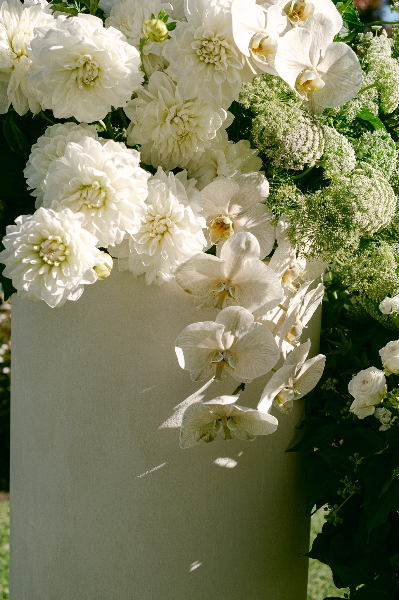 Evka Weddings Goldings Winery Wedding Mclaren Vale, styled by The Modern Approach. Flowers Stemhaus