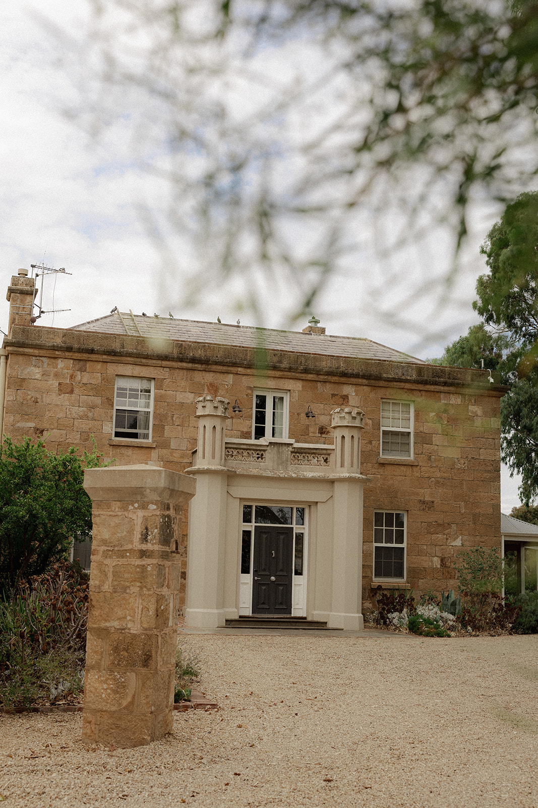 Wedding at Kingsford The Barossa with soft and elegant whites, creams and buttery yellows